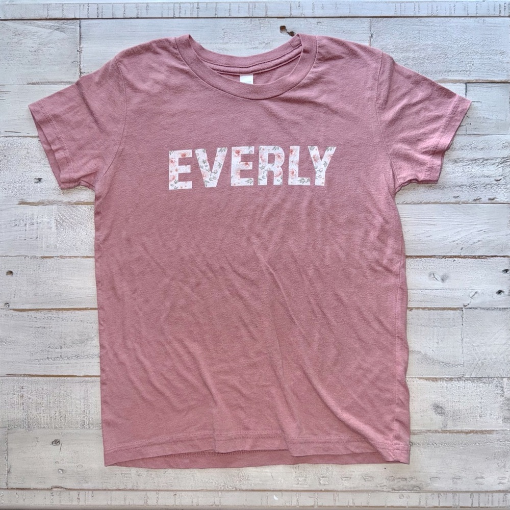 Aspen & Co. girls size small 6-8 years SS shirt personalized EVERLY mauve vguc
